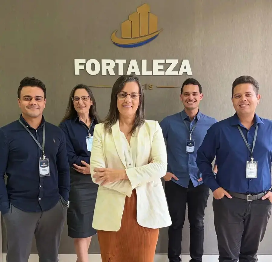 Equipe Fortaleza Imóveis: fundadora e corretores especialistas em Maringá